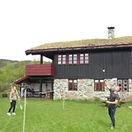 Mountain With 5 Bedrooms And 2 Fireplaces *